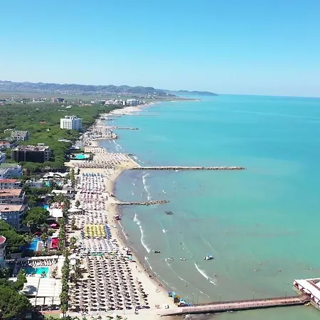 Apartment Naura's Luxury Seaside *